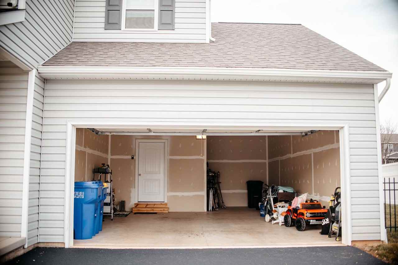 220 Callie Dr - Photo 5 of 50