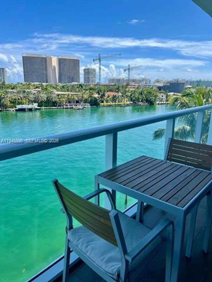 9821 E Bay Harbor Dr #605 - Photo 3 of 50