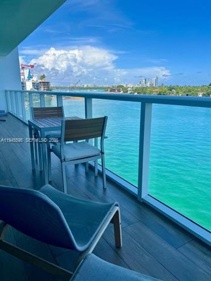 9821 E Bay Harbor Dr #605 - Photo 4 of 50