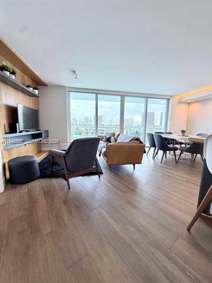 9821 E Bay Harbor Dr #605 - Photo 7 of 50