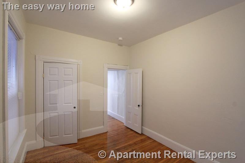 891 Massachusetts Ave #10 - Photo 5 of 14