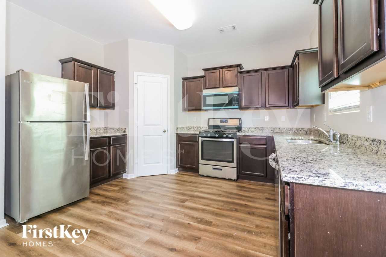 659 Independence Ave - Photo 4 of 16