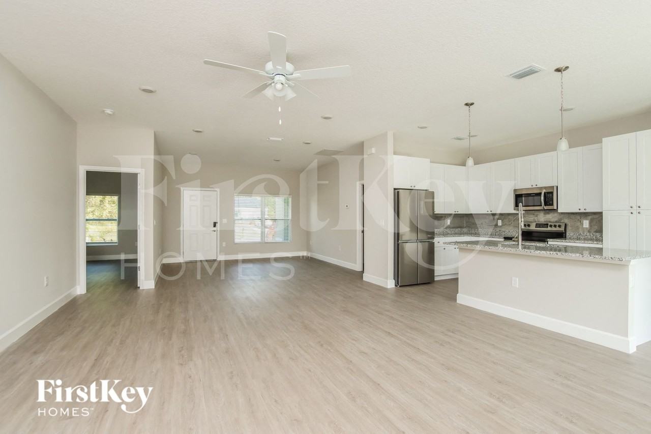 664 Weaver Rd Sw - Photo 4 of 17