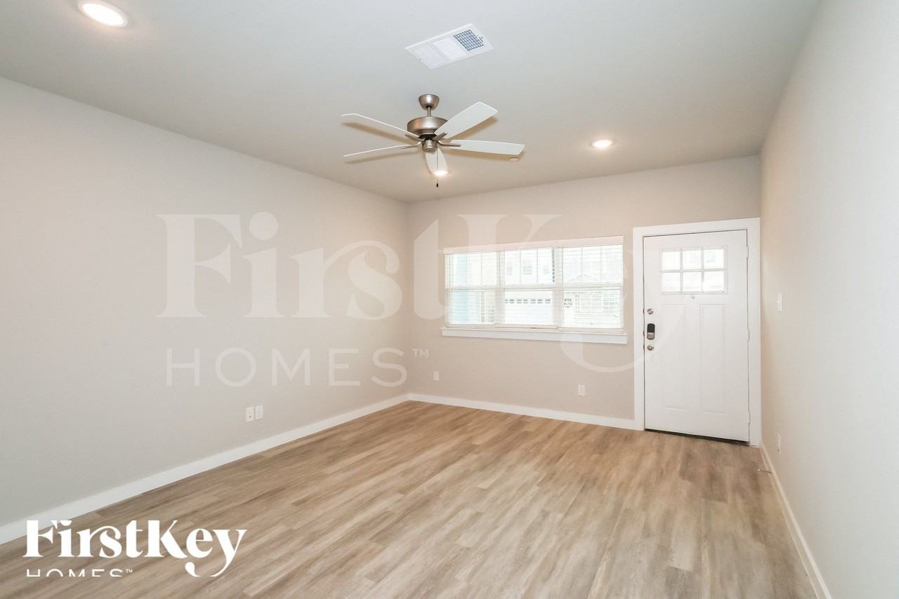 327 Niki Dr - Photo 2 of 15