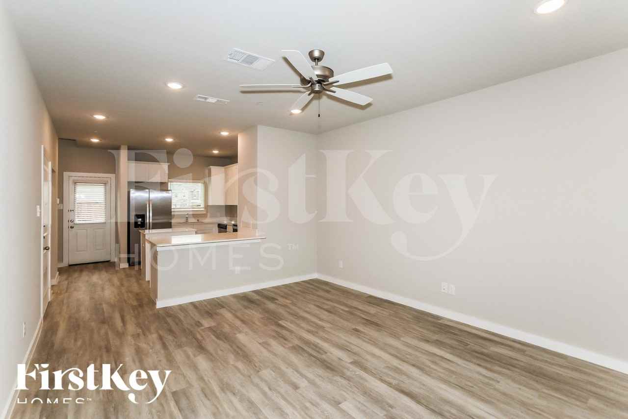 327 Niki Dr - Photo 3 of 15