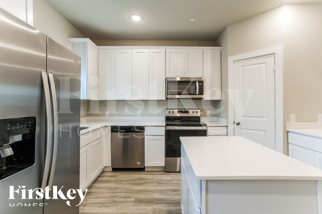 327 Niki Dr - Photo 4 of 15