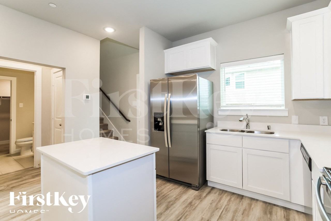 327 Niki Dr - Photo 5 of 15