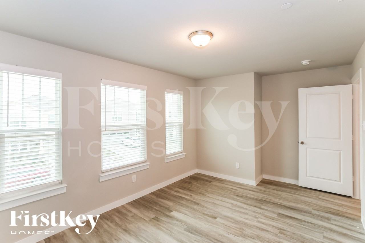 327 Niki Dr - Photo 7 of 15