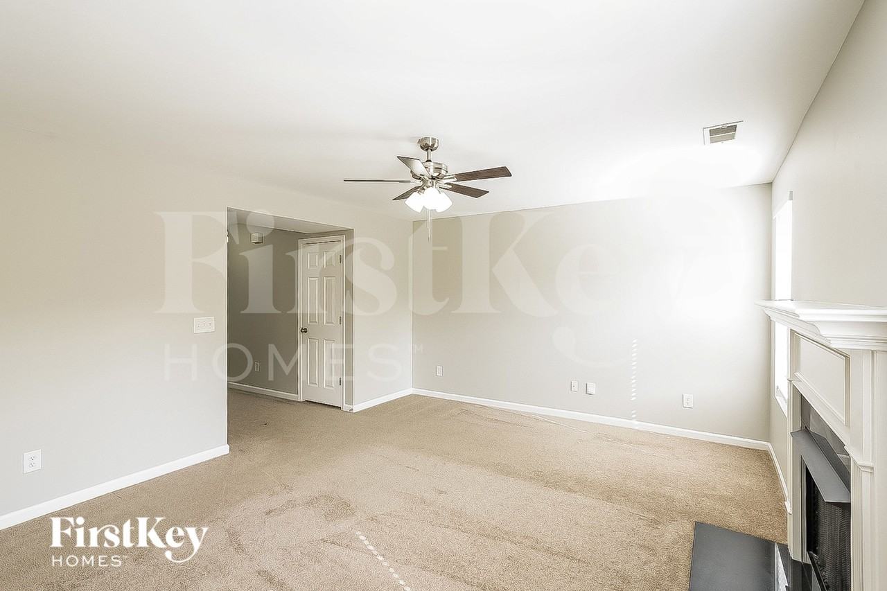 1692 Comanche Run - Photo 3 of 19