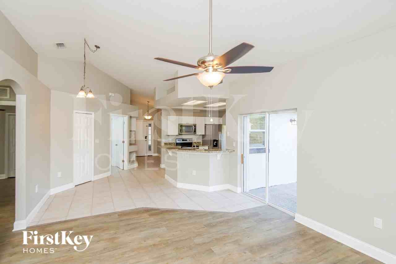 1048 Tolson St Se - Photo 5 of 18