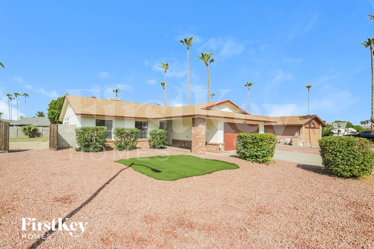 16814 N 34th Ave - Photo 2 of 18