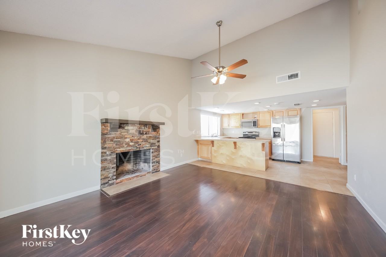 16814 N 34th Ave - Photo 5 of 18