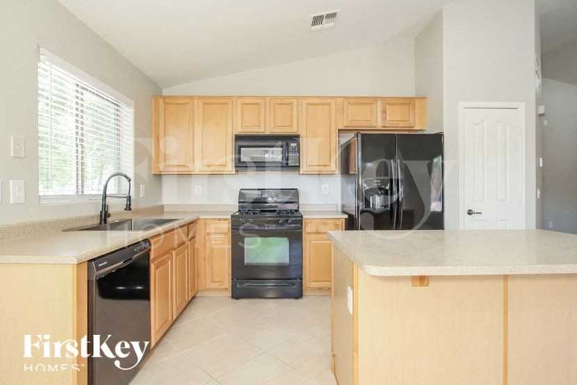 12393 W Hopi St - Photo 6 of 15