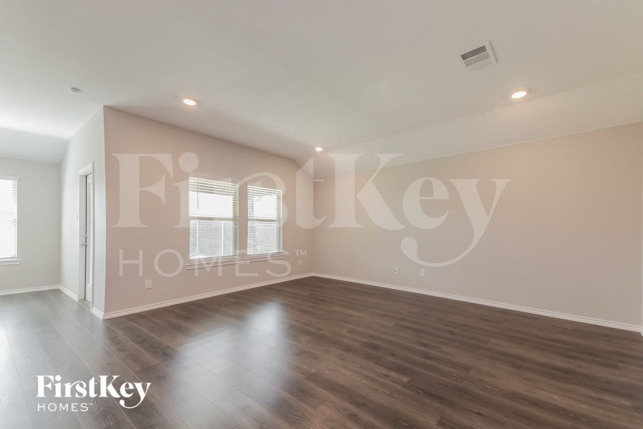 104 Easy Goer Trl - Photo 3 of 19