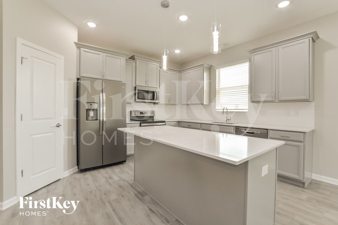 921 Carmillion Ct - Photo 6 of 15