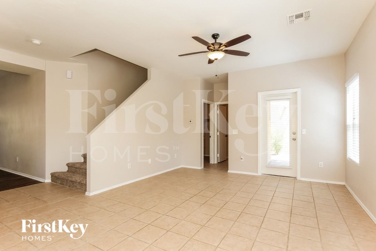 2127 S Luther - Photo 2 of 18