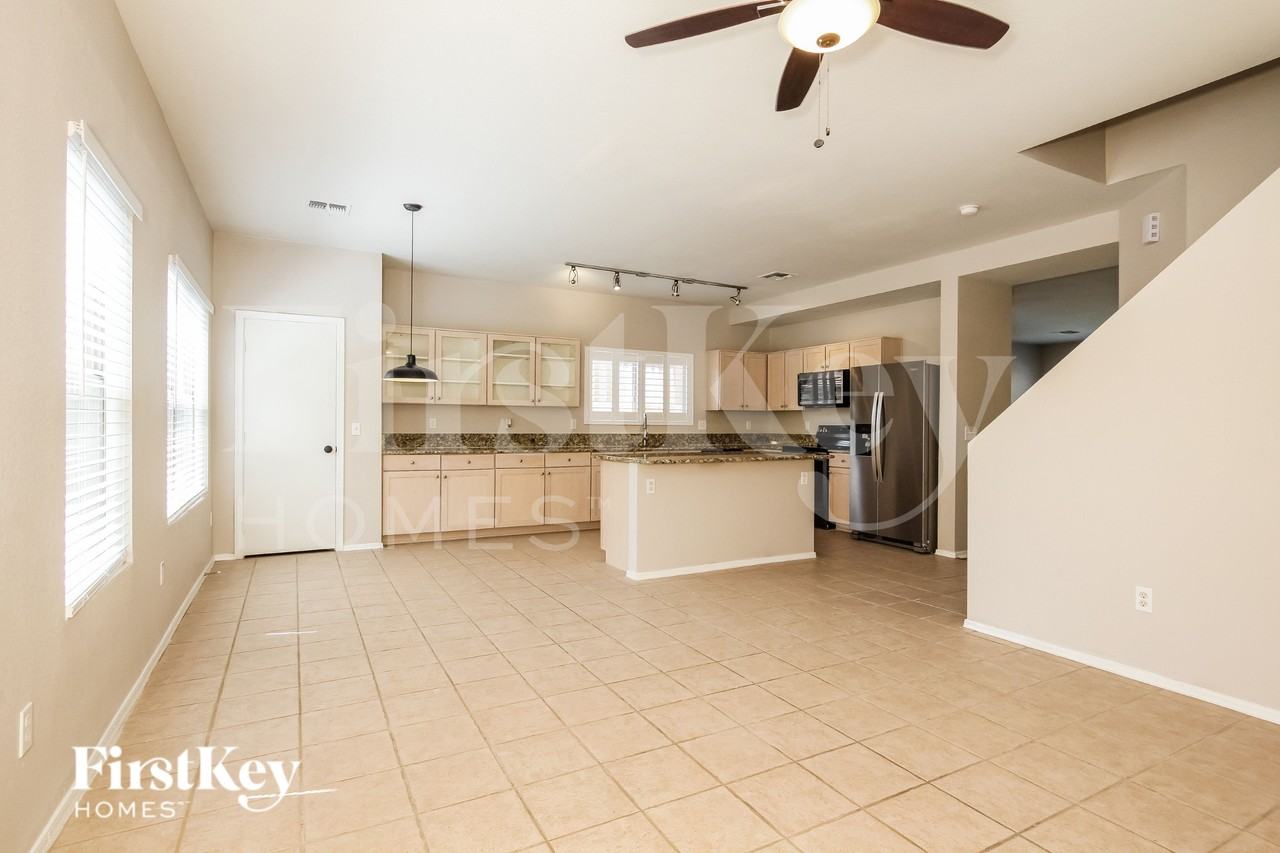 2127 S Luther - Photo 4 of 18