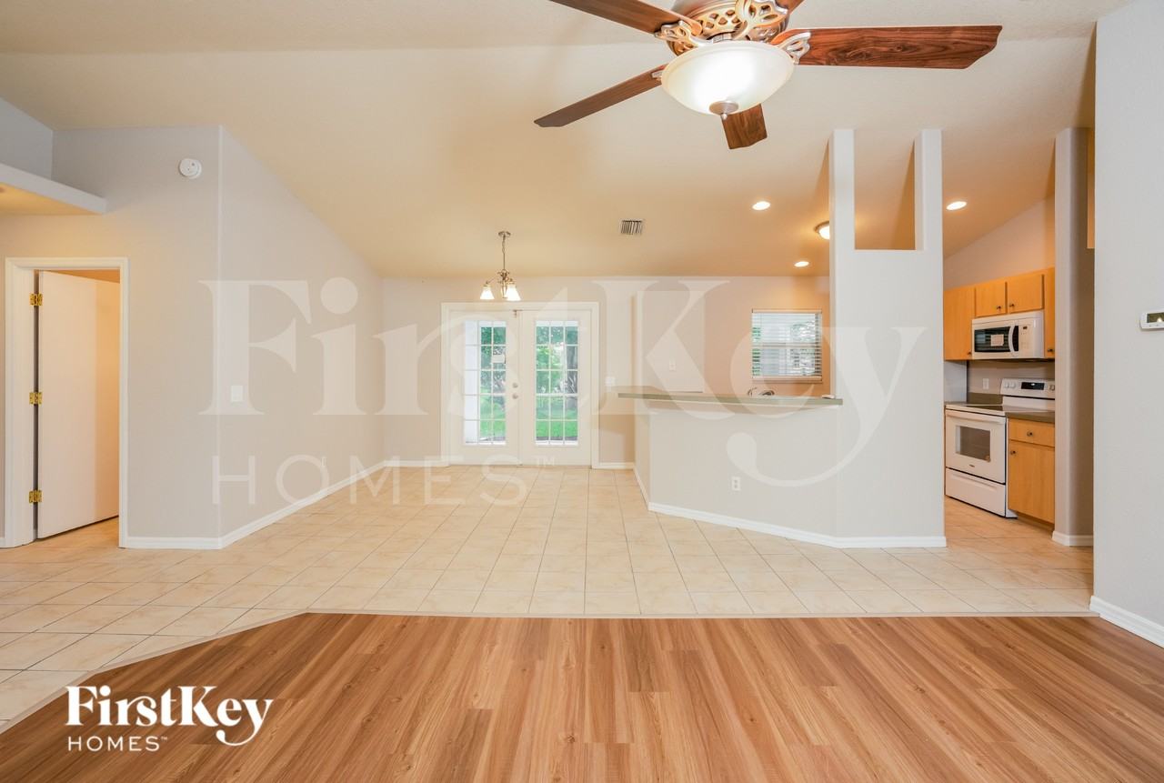 1347 Russellville St - Photo 2 of 18