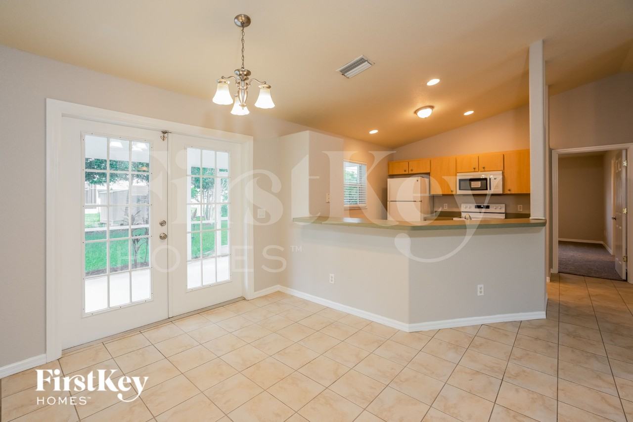 1347 Russellville St - Photo 5 of 18