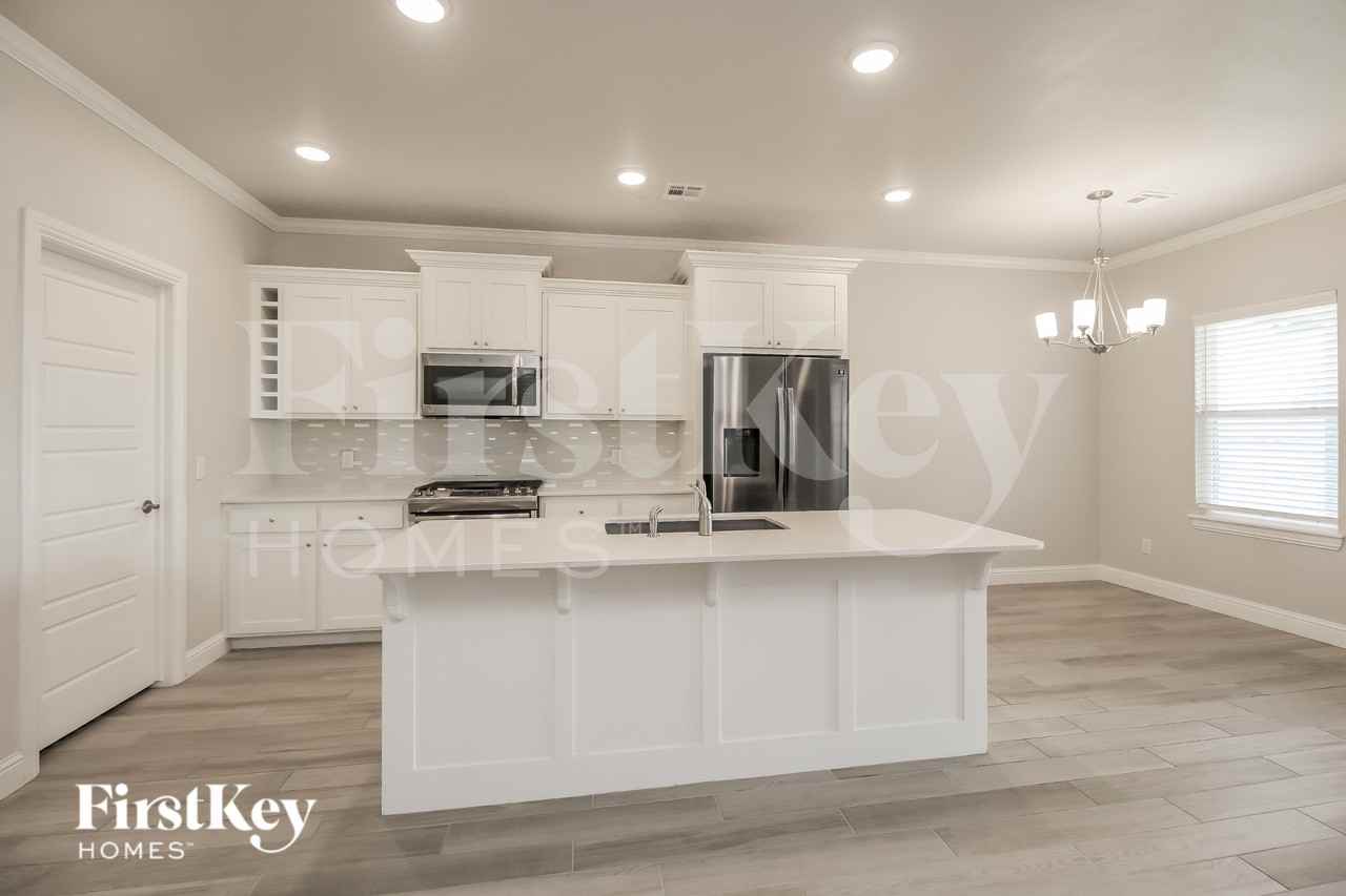 11409 Nw 100th Ct - Photo 5 of 15