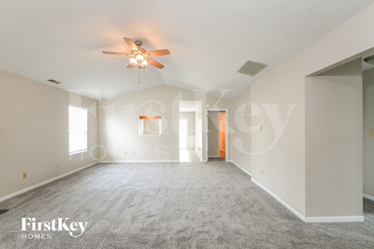 5815 Victory Ave - Photo 5 of 16