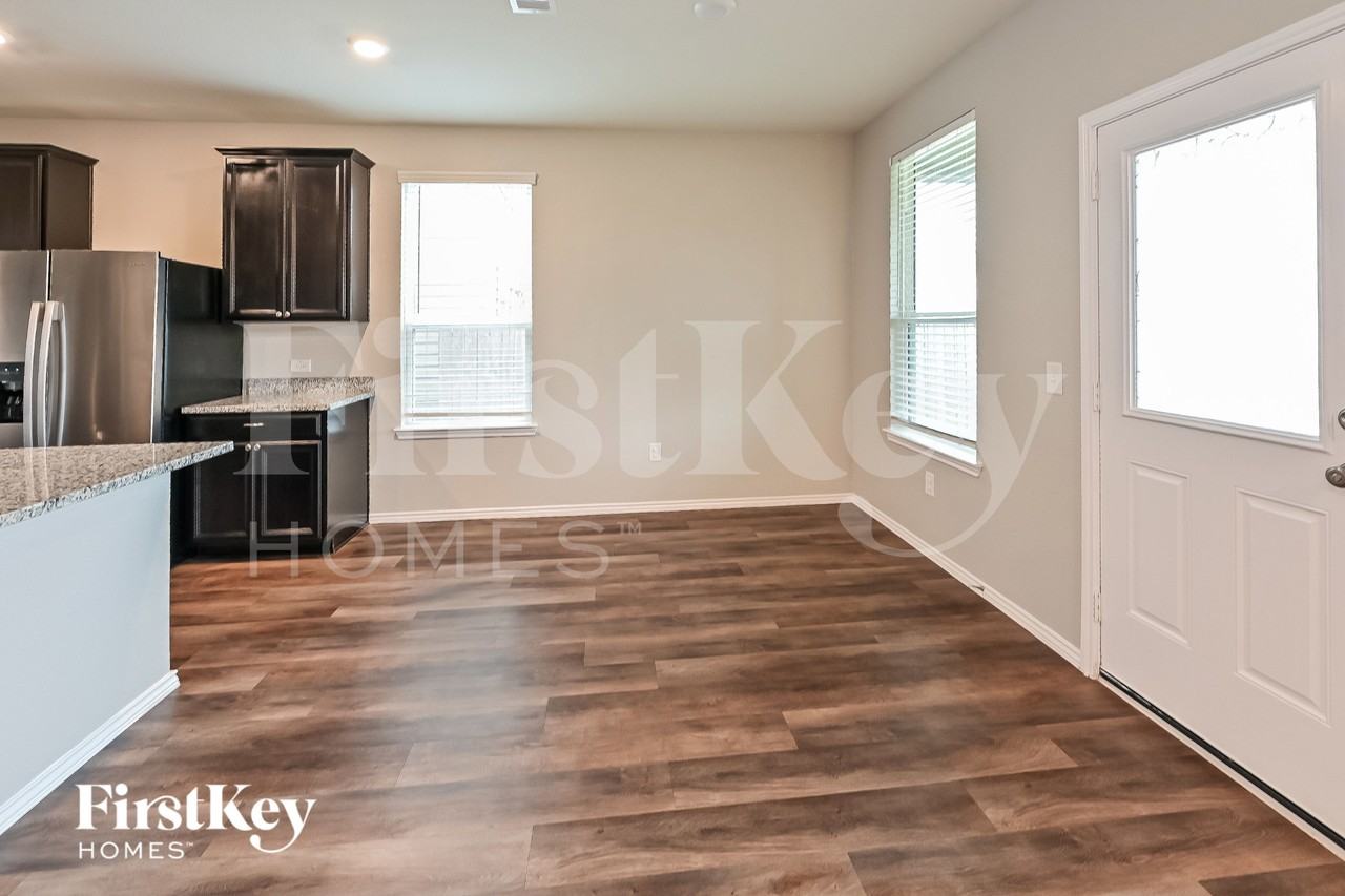 5835 Big Bluestem Ln - Photo 4 of 15