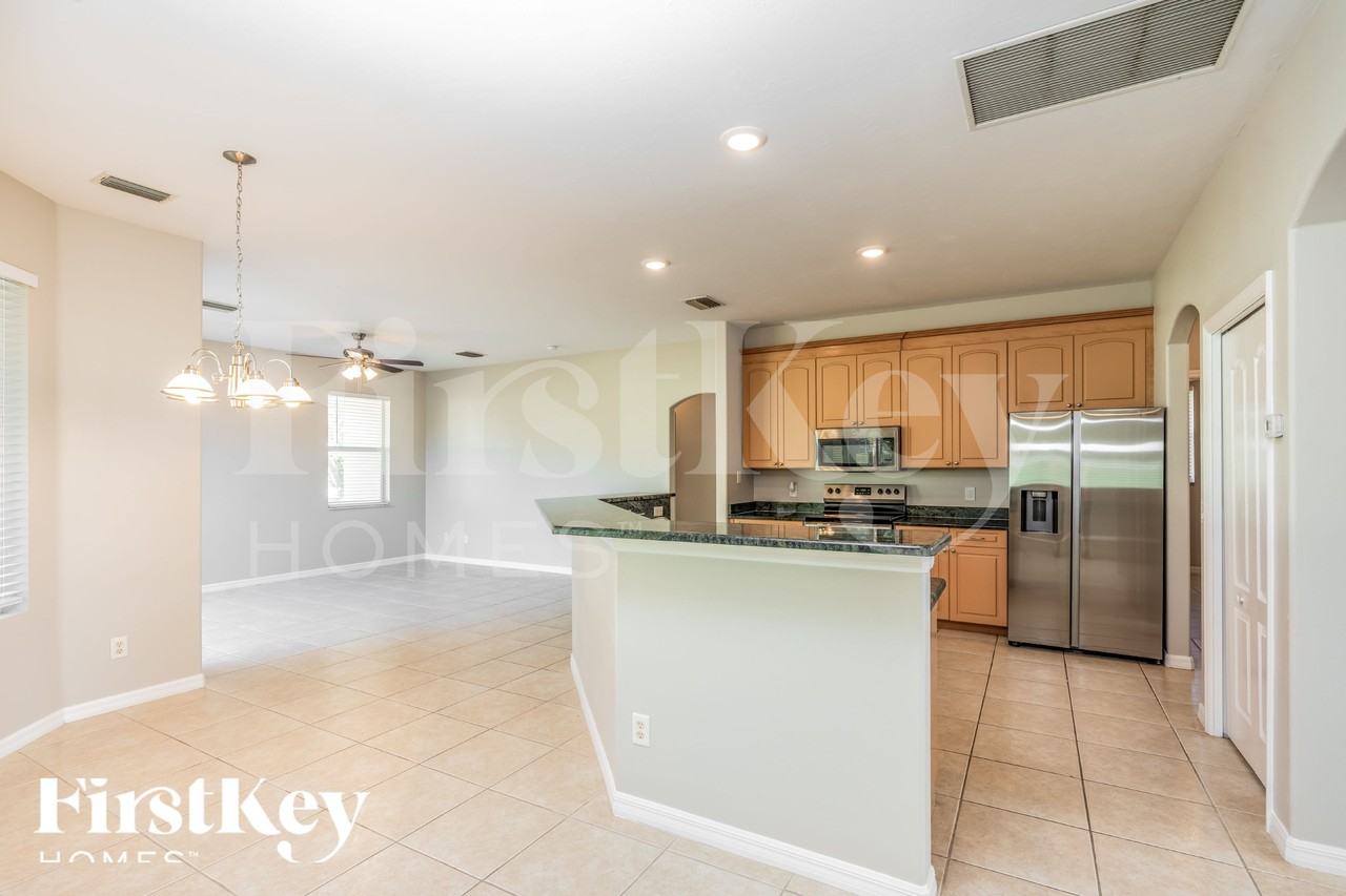 2081 Nuremberg Blvd - Photo 6 of 18