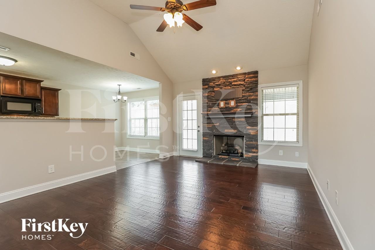 1129 Stillwood Dr - Photo 4 of 15