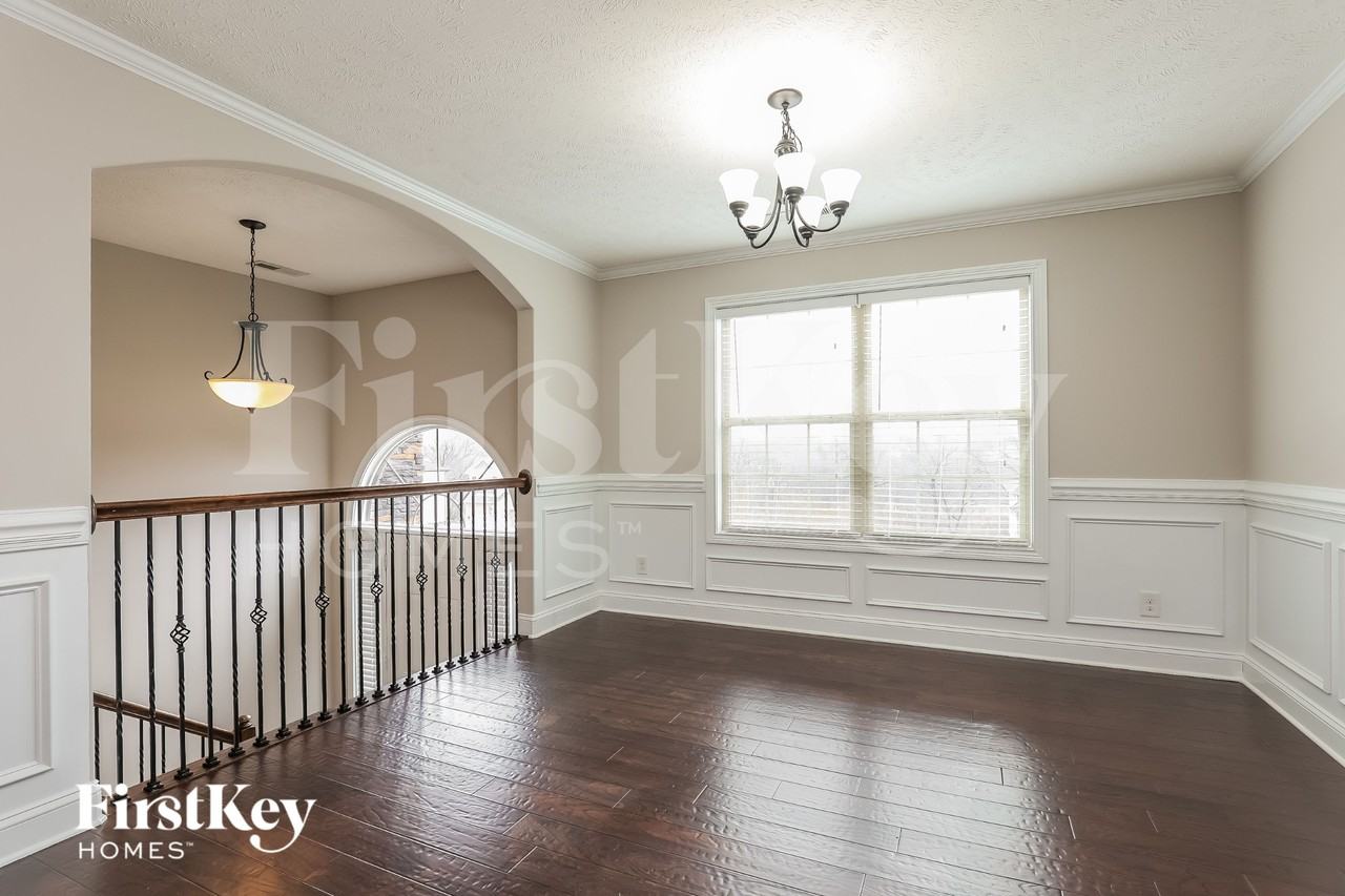 1129 Stillwood Dr - Photo 5 of 15