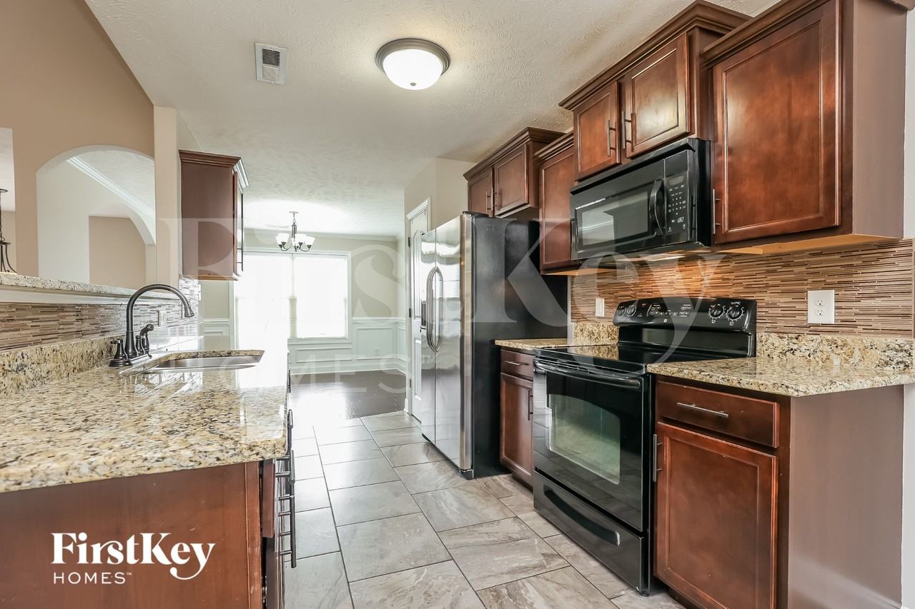 1129 Stillwood Dr - Photo 7 of 15