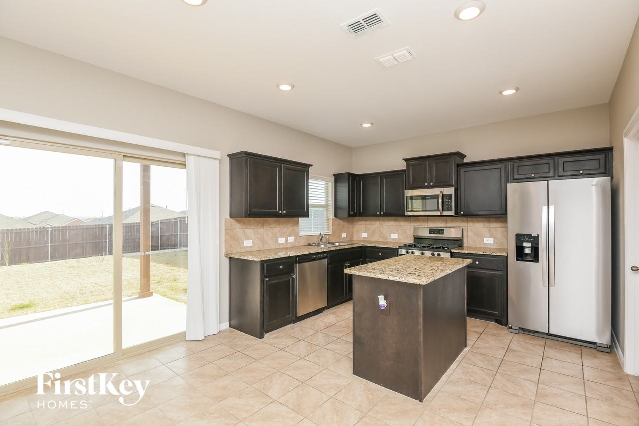 10109 Huntersville Trl - Photo 7 of 15