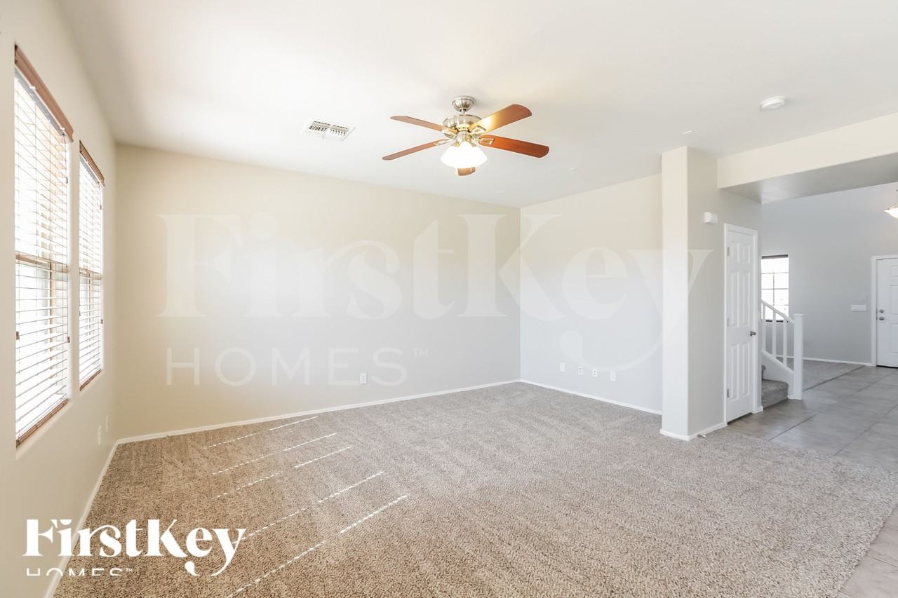 2639 W Tamarisk Ave - Photo 5 of 18