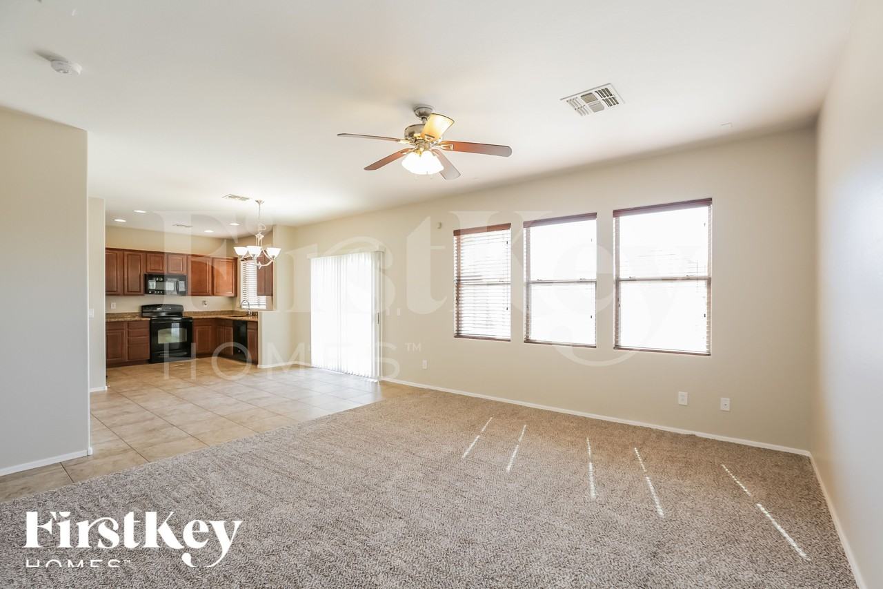 2639 W Tamarisk Ave - Photo 7 of 18