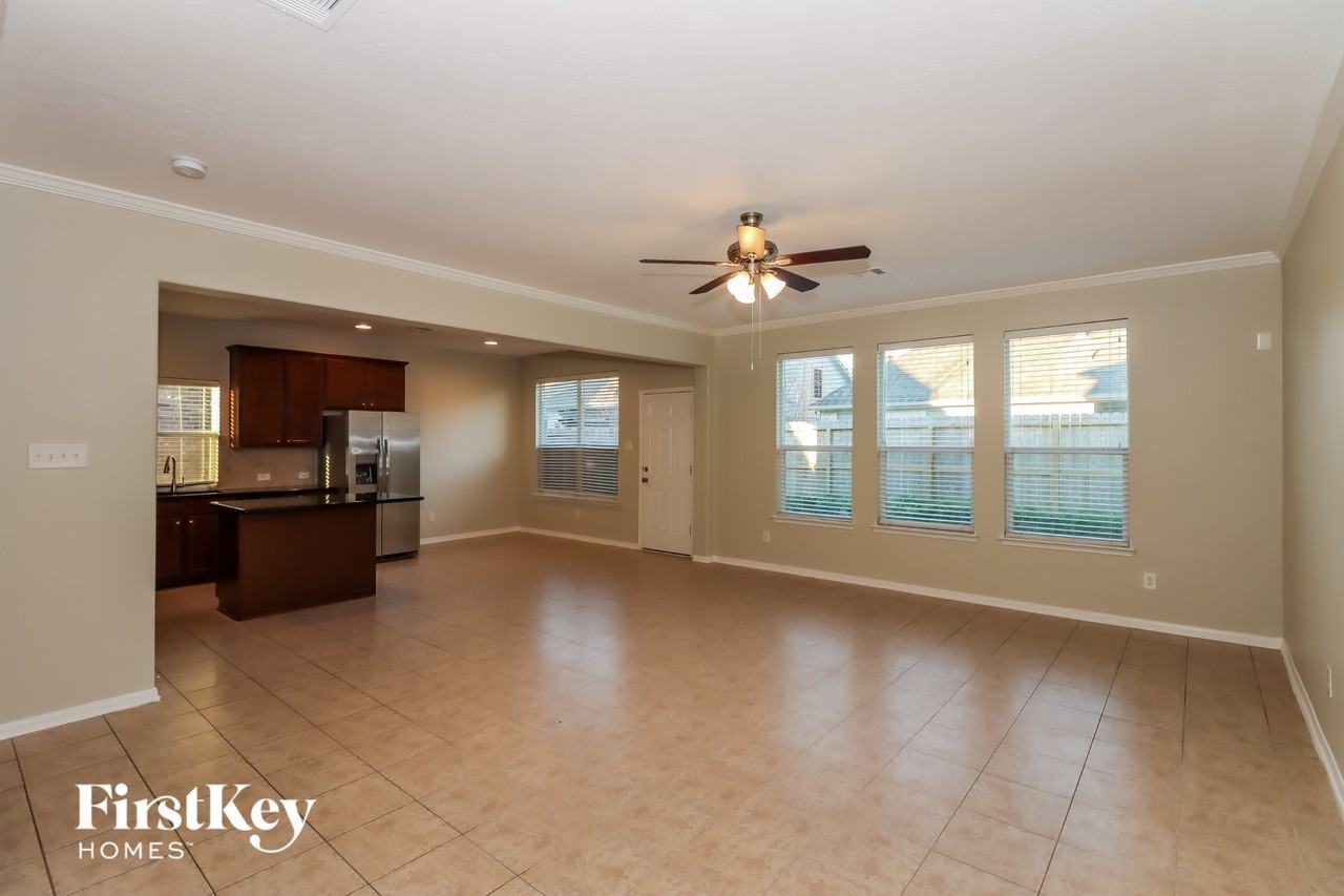 1315 Lucas St - Photo 3 of 15