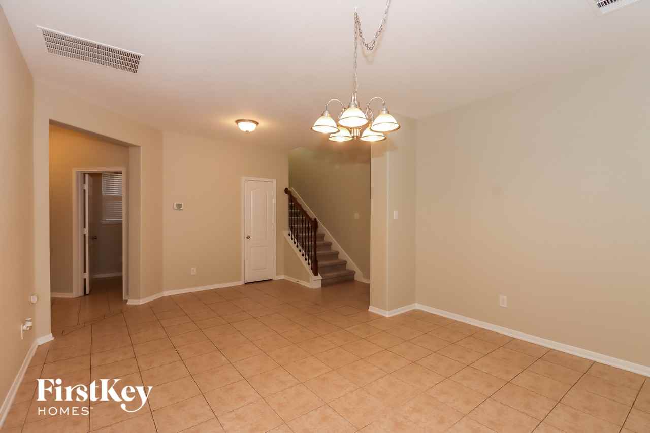 1315 Lucas St - Photo 4 of 15