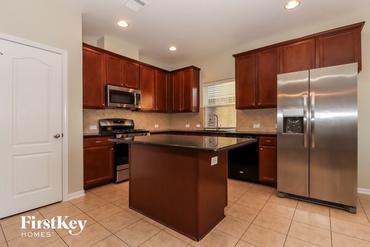 1315 Lucas St - Photo 6 of 15