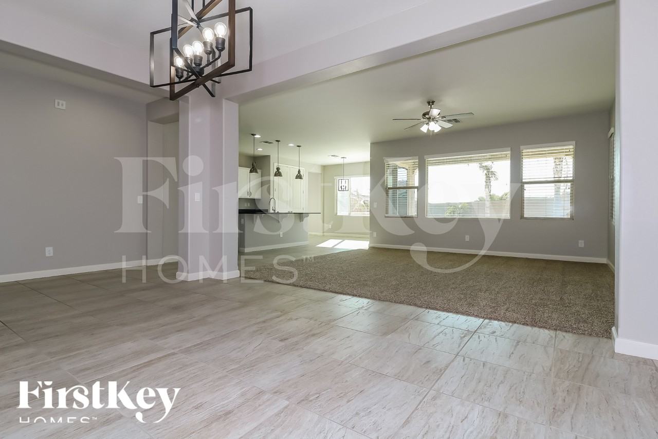 19621 W Grant St - Photo 2 of 18