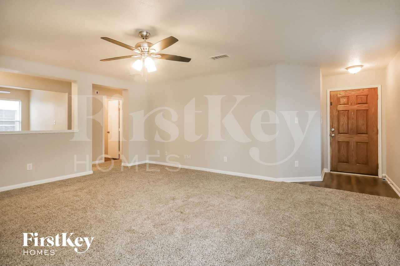 17118 Carshalton Ct - Photo 3 of 15