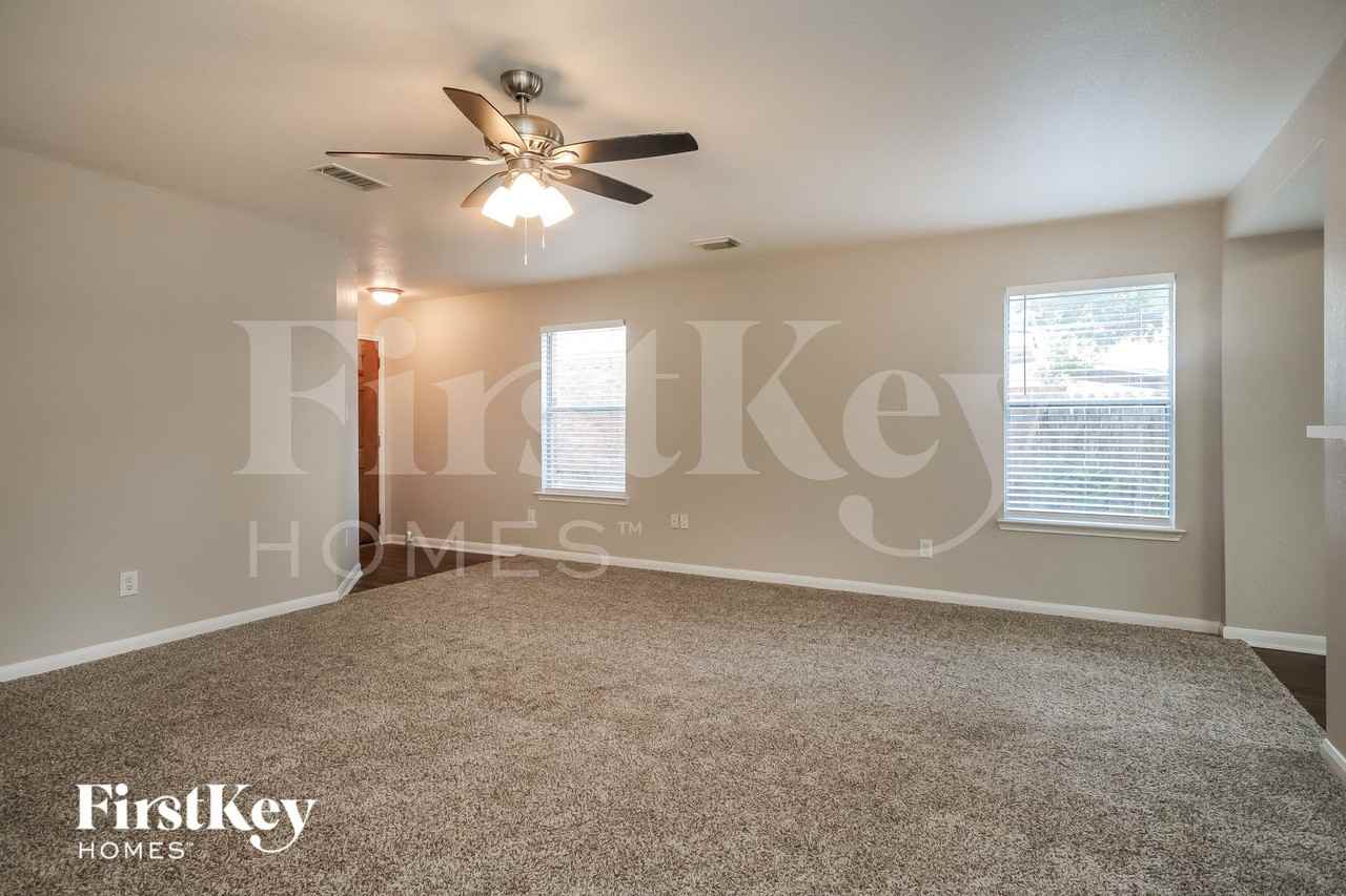 17118 Carshalton Ct - Photo 4 of 15