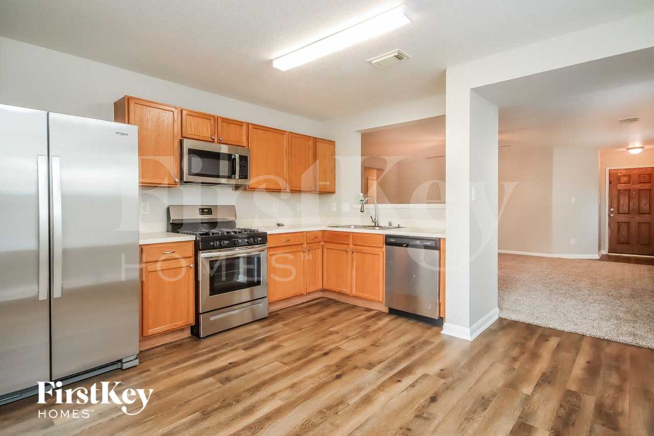 17118 Carshalton Ct - Photo 5 of 15