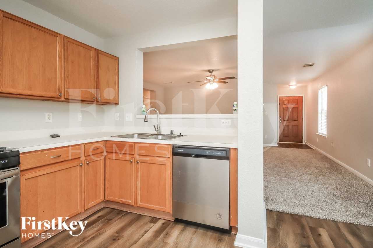 17118 Carshalton Ct - Photo 7 of 15