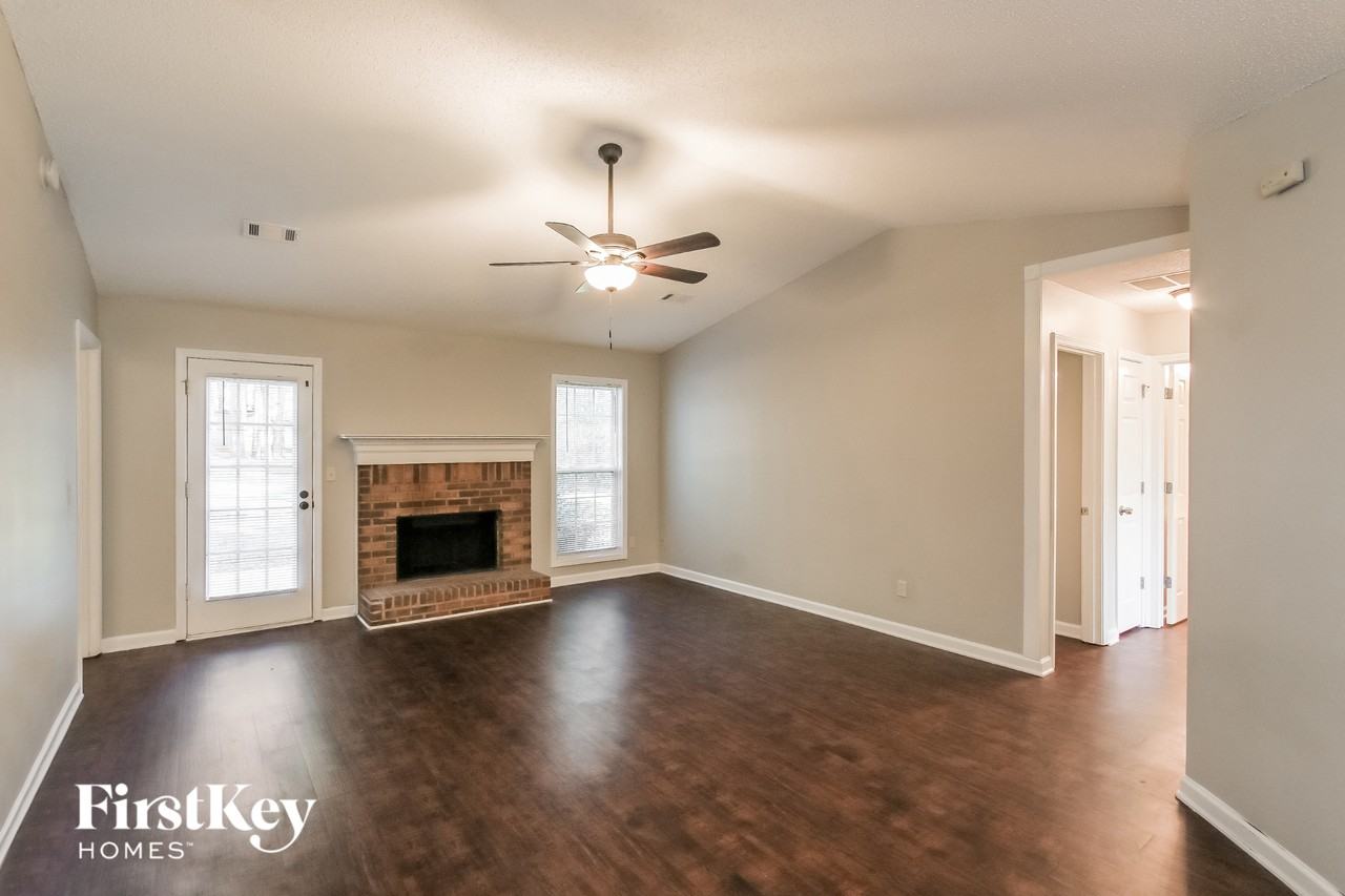 1166 Locust Dr - Photo 3 of 15