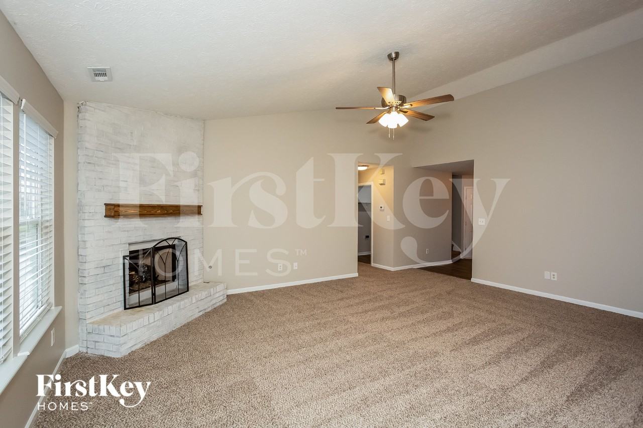 501 Thomas Point Dr - Photo 3 of 15