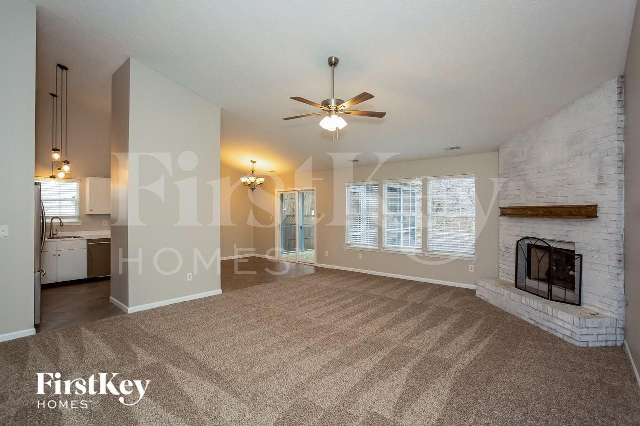 501 Thomas Point Dr - Photo 4 of 15