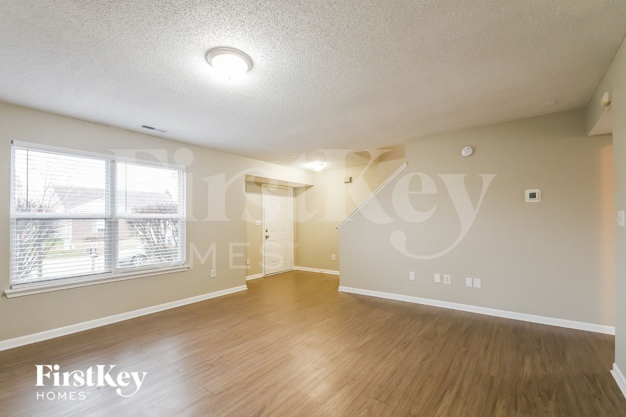 19127 Fox Chase Dr - Photo 3 of 18