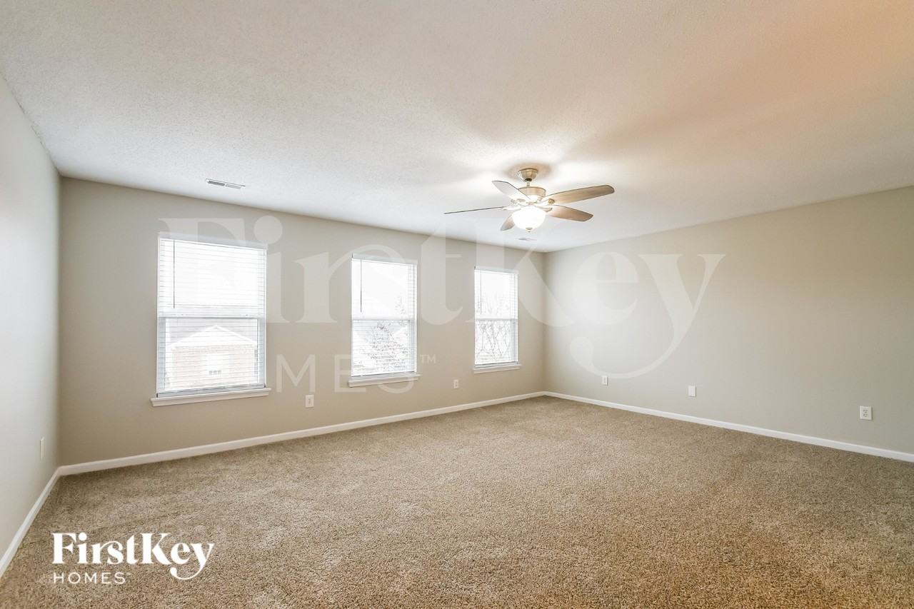 19127 Fox Chase Dr - Photo 5 of 18