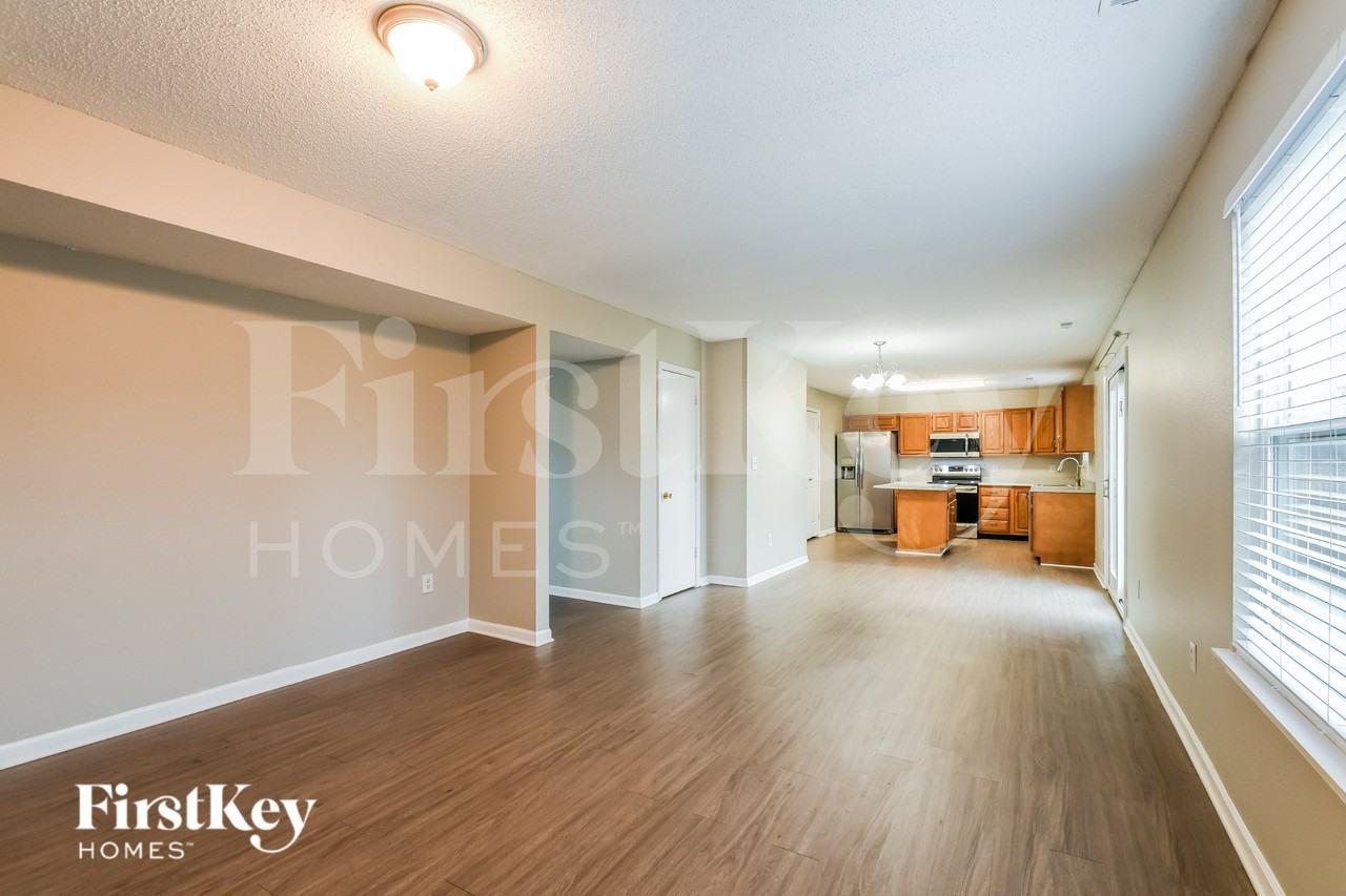 19127 Fox Chase Dr - Photo 6 of 18