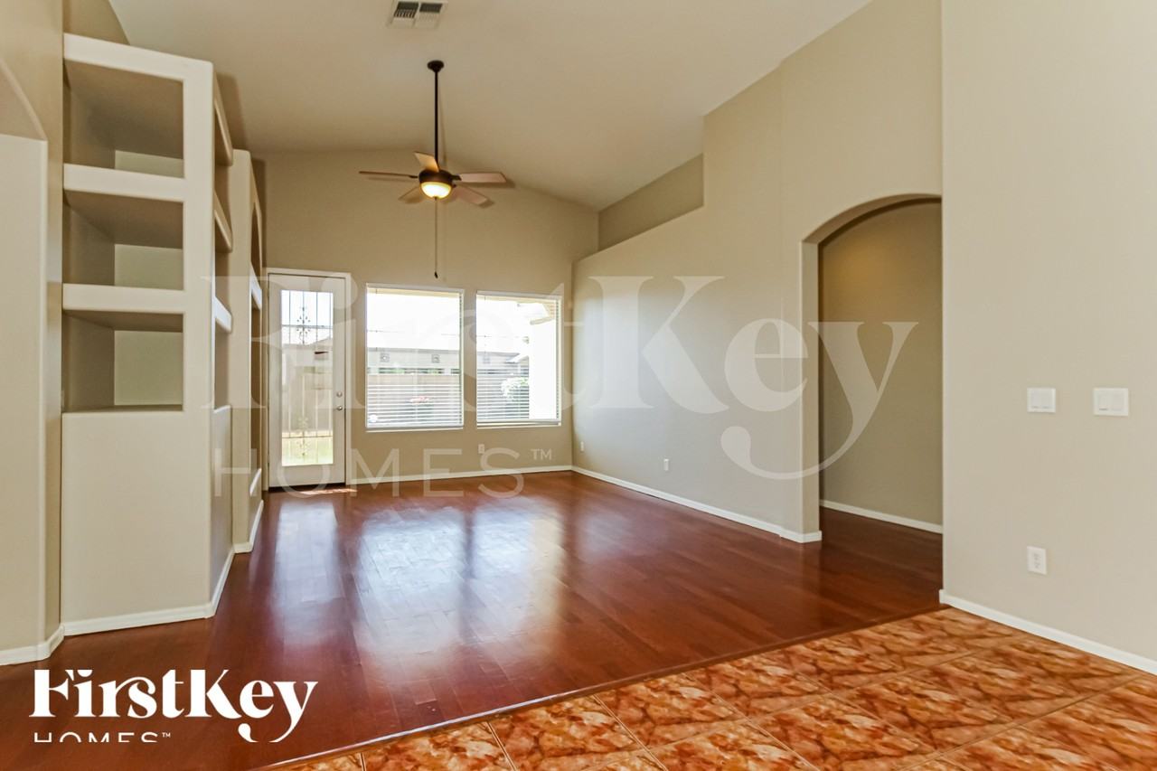 14135 W Riviera Dr - Photo 4 of 18