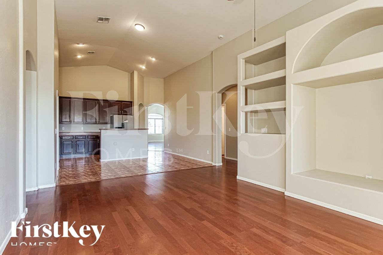 14135 W Riviera Dr - Photo 6 of 18