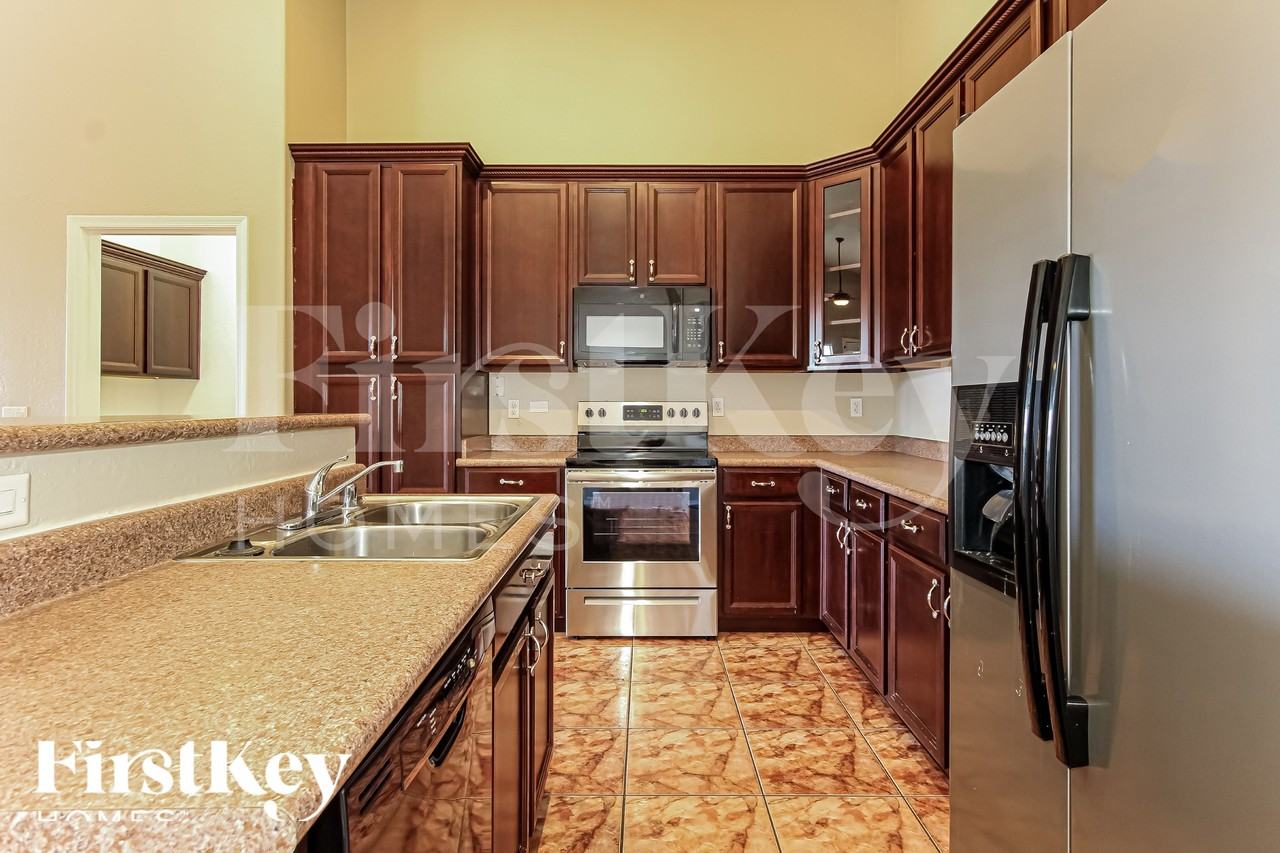 14135 W Riviera Dr - Photo 7 of 18